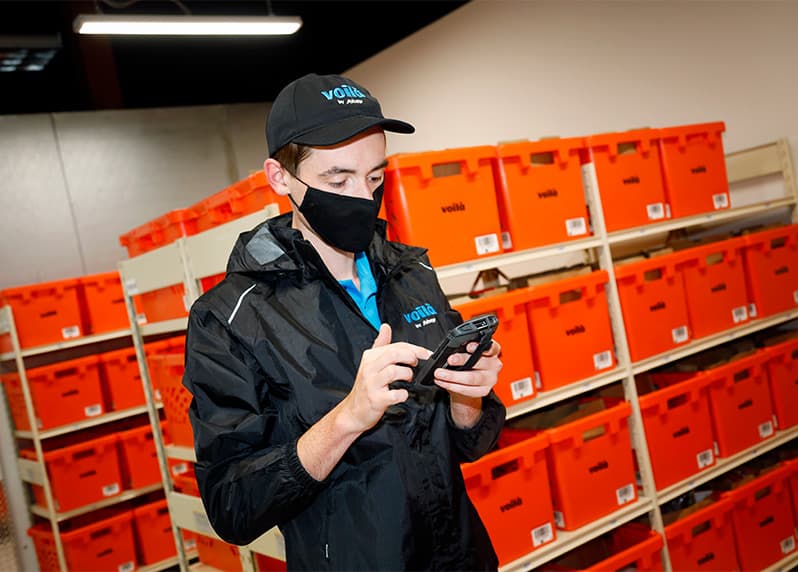 Voilà by Sobeys teammate uses handheld device to assemble curbside pickup order.